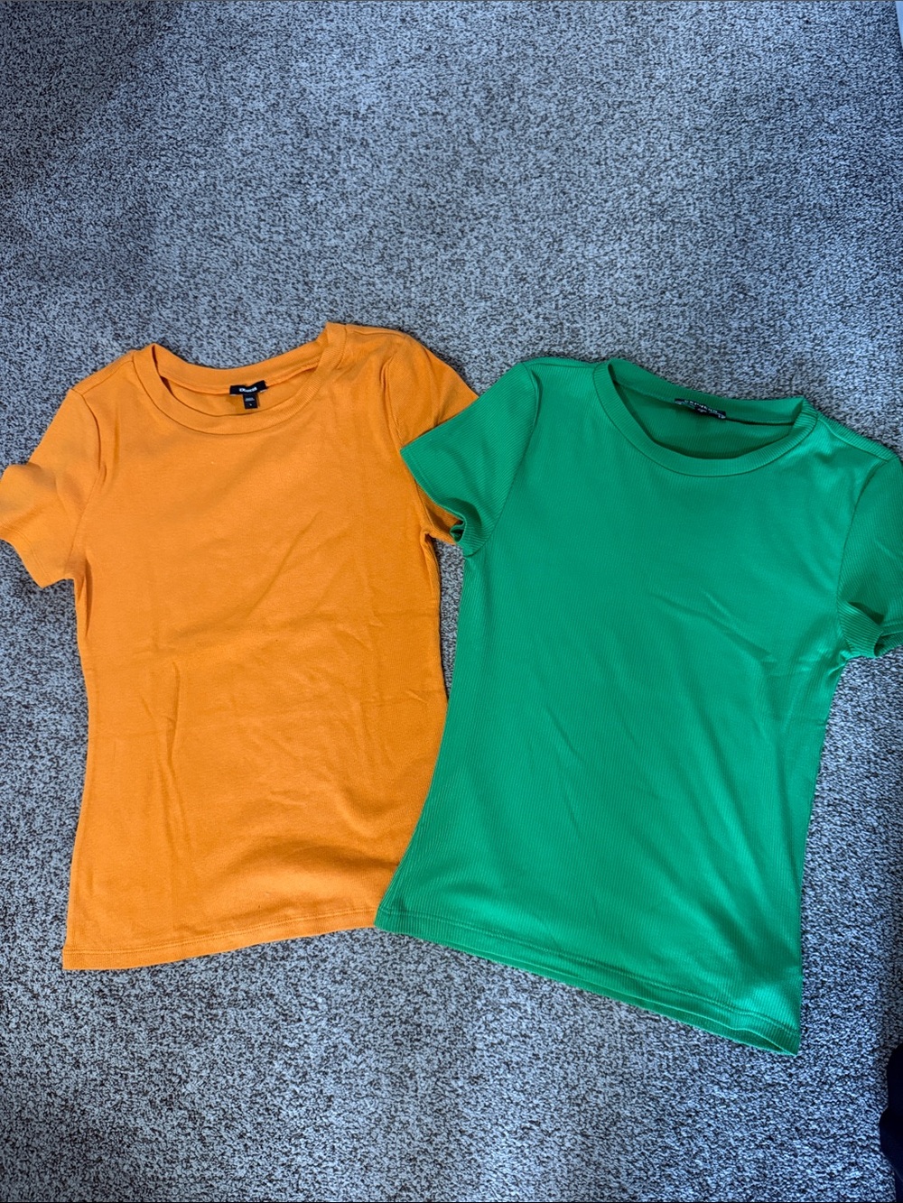 EXPRESS Short-Sleeve Crewneck Tee - Orange and Green